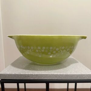 Pyrex Spring Blossom 443 2.5L Large Cinderella Mixing Bowl Light Green & White